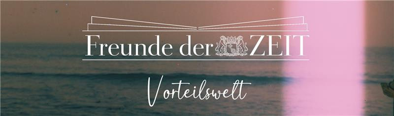 Logo Freunde der ZEIT mit Schriftzug 'Vorteilswelt' vor verschwommenem Meeresblick